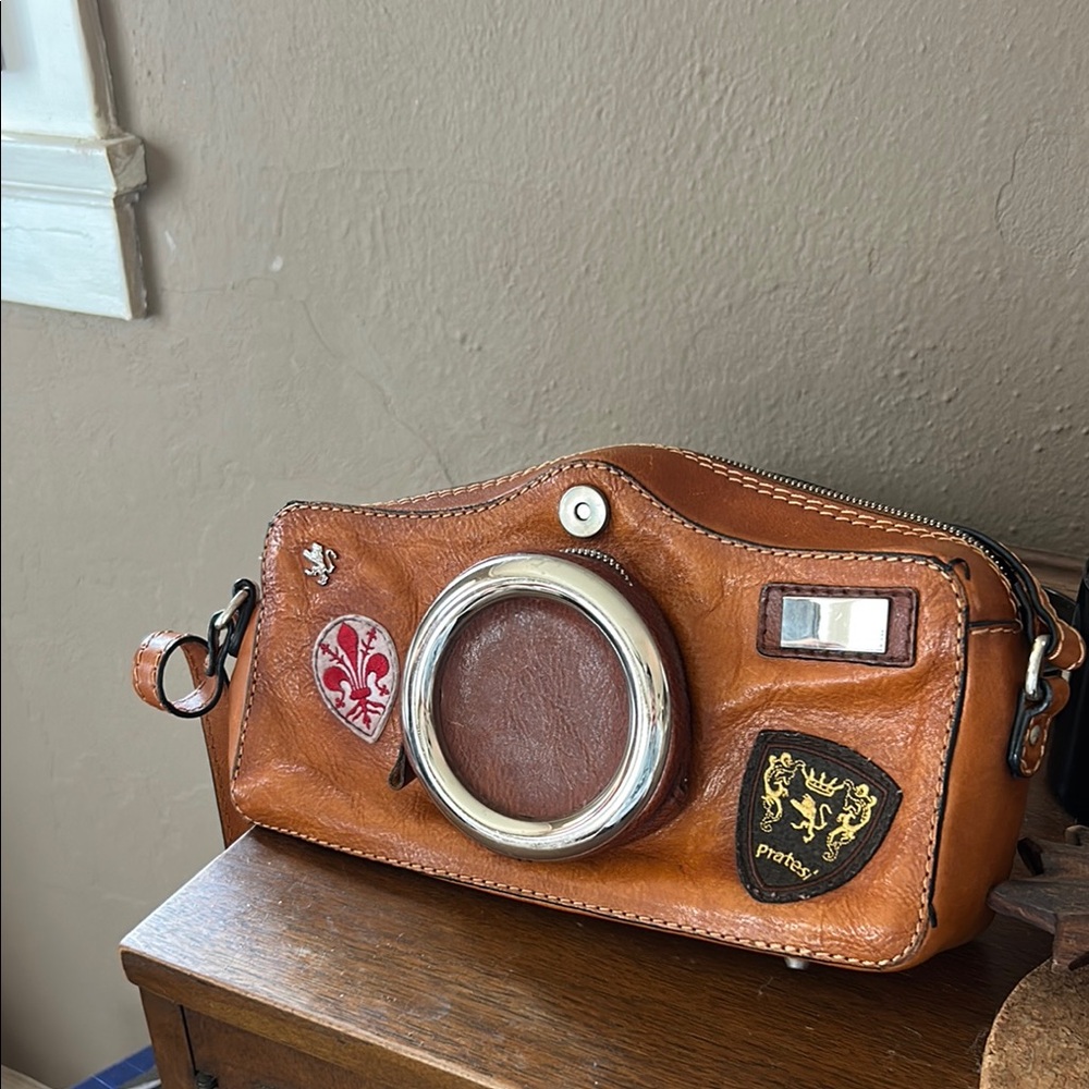 Brown Leather Camera-Shaped Crossbody Bag Pratesi